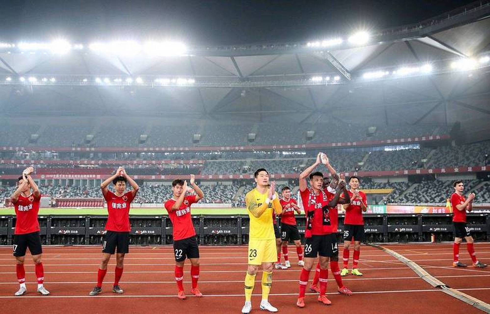 包含深圳佳兆业队尴尬失利，面临挑战的词条